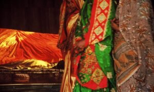 INDIA 11 kushinagar saris