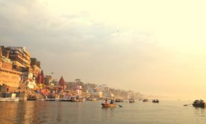Chorten Varanasi ganges boat - Copia (2) mais bx
