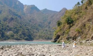 Rishikesh Ganges pilgrims 2 md