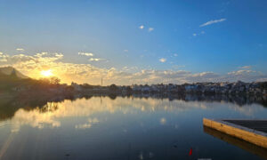 Chorten Pushkar (17) por sol lago md