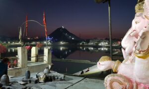 Pushkar Padmaa Silvana (10) Lago noite Ganesh